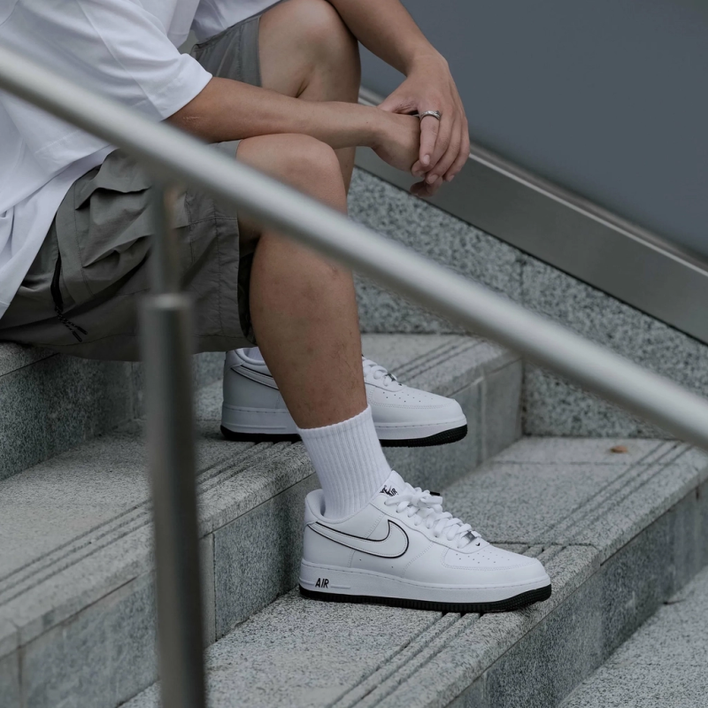 Nike รองเท้าผ้าใบผู้ชาย Air Force 1 '07 | White/White/Black ( DV0788-103 ) - Image 13
