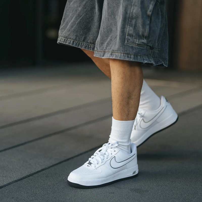 Nike รองเท้าผ้าใบผู้ชาย Air Force 1 '07 | White/White/Black ( DV0788-103 ) - Image 14