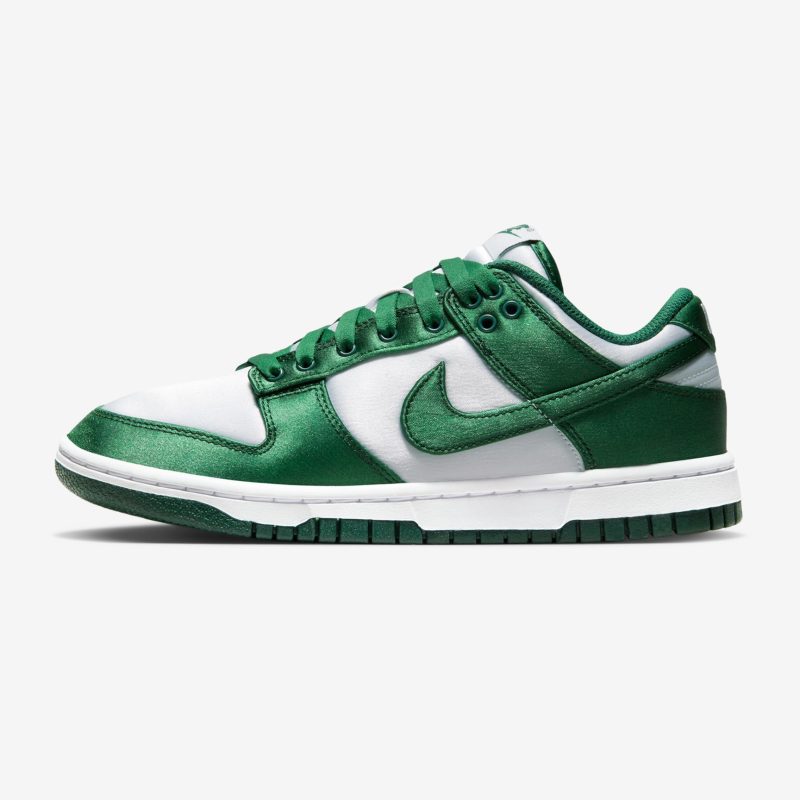 Nike รองเท้าผ้าใบผู้หญิง Dunk Low | White/Team Green ( DX5931-100 )