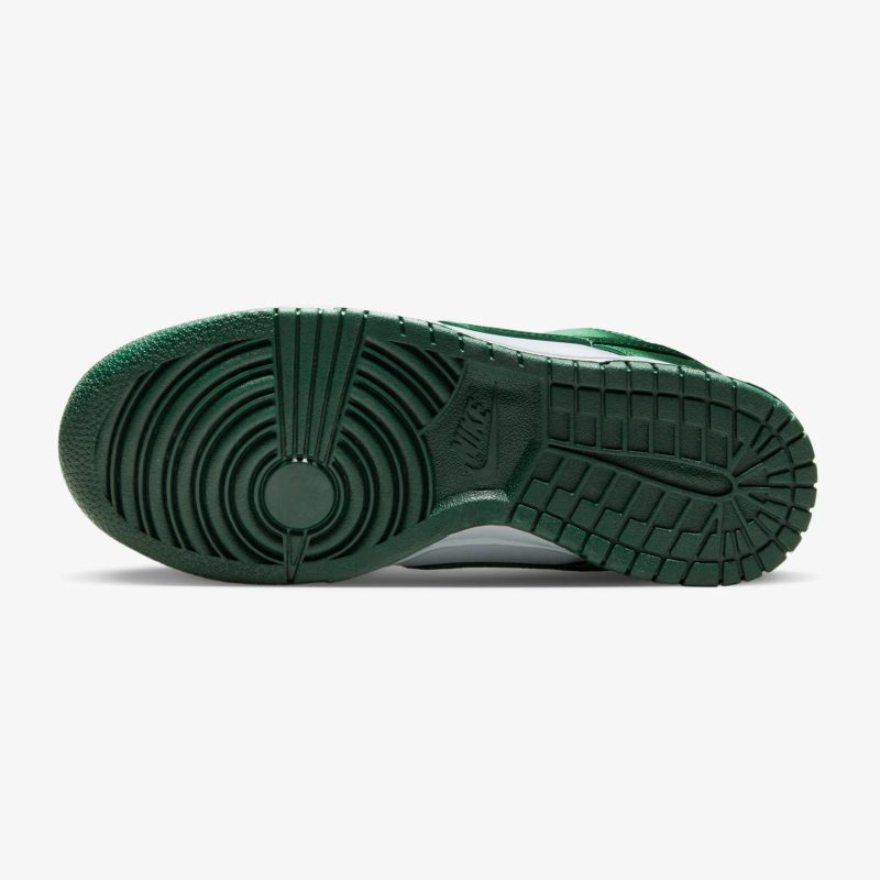 Nike รองเท้าผ้าใบผู้หญิง Dunk Low | White/Team Green ( DX5931-100 ) - Image 2