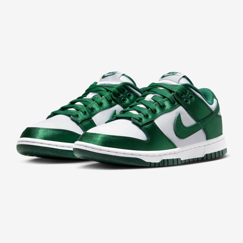 Nike รองเท้าผ้าใบผู้หญิง Dunk Low | White/Team Green ( DX5931-100 ) - Image 5