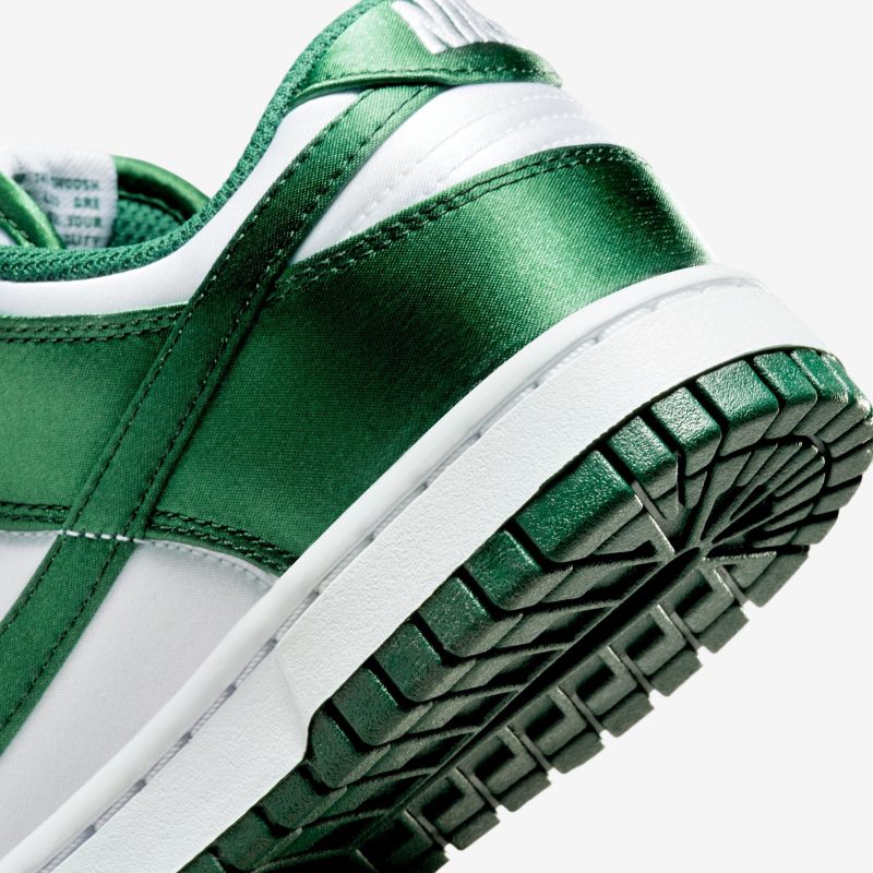 Nike รองเท้าผ้าใบผู้หญิง Dunk Low | White/Team Green ( DX5931-100 ) - Image 8