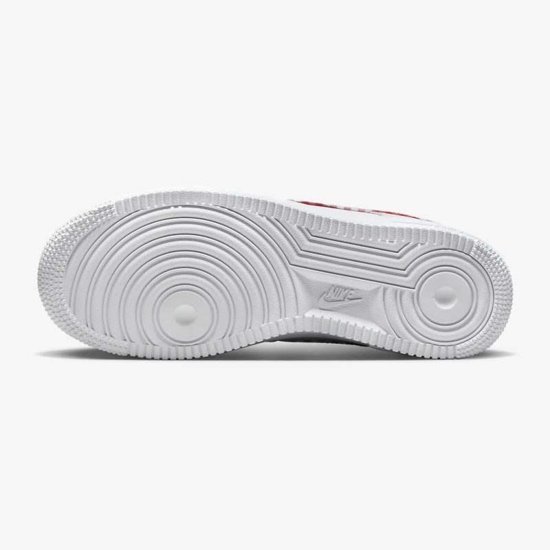 Nike รองเท้าผ้าใบผู้หญิง Air Force 1 '07 | White/Mystic Red ( DZ2784-101 ) - Image 2