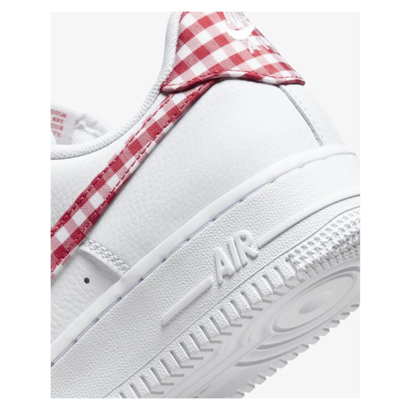 Nike รองเท้าผ้าใบผู้หญิง Air Force 1 '07 | White/Mystic Red ( DZ2784-101 ) - Image 8