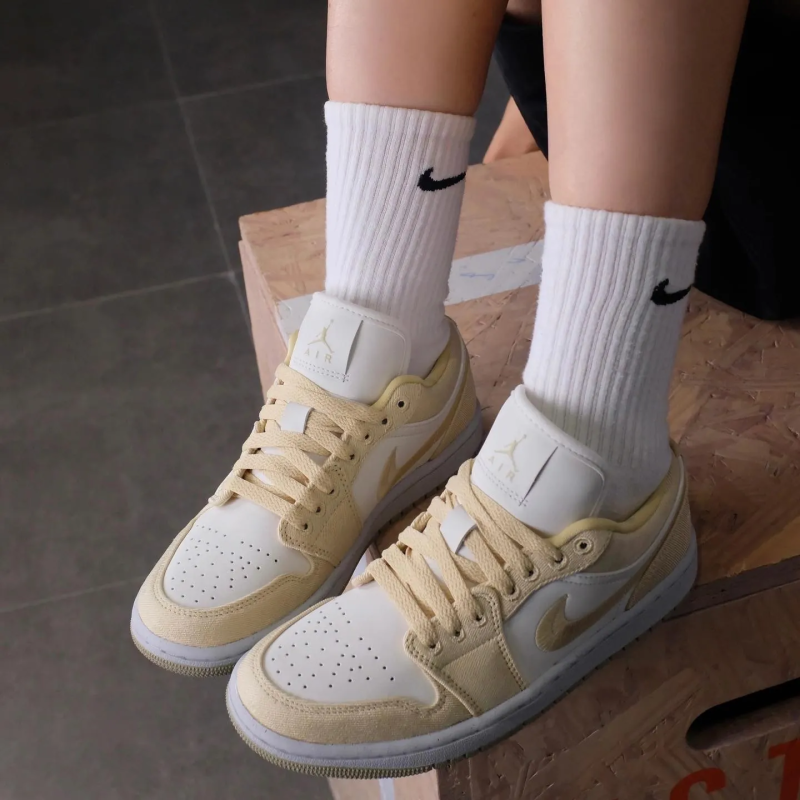 Nike รองเท้าผ้าใบผู้หญิง Air Jordan 1 Low SE | Team Gold/Sail ( FN3722-701 ) - Image 12