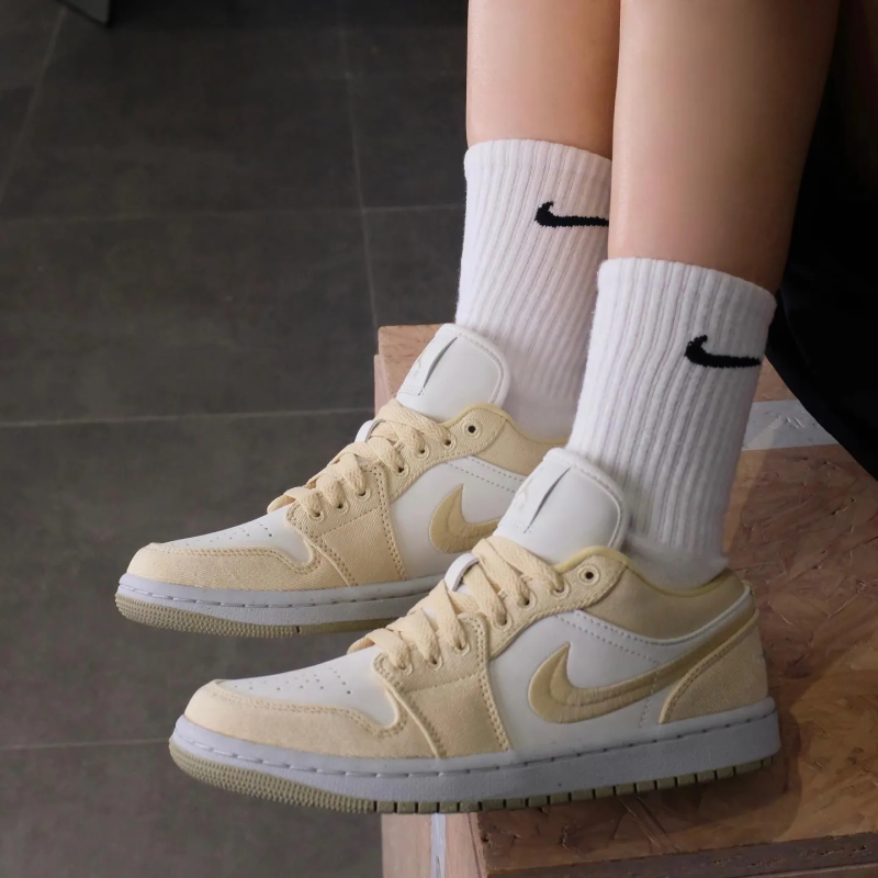 Nike รองเท้าผ้าใบผู้หญิง Air Jordan 1 Low SE | Team Gold/Sail ( FN3722-701 ) - Image 13