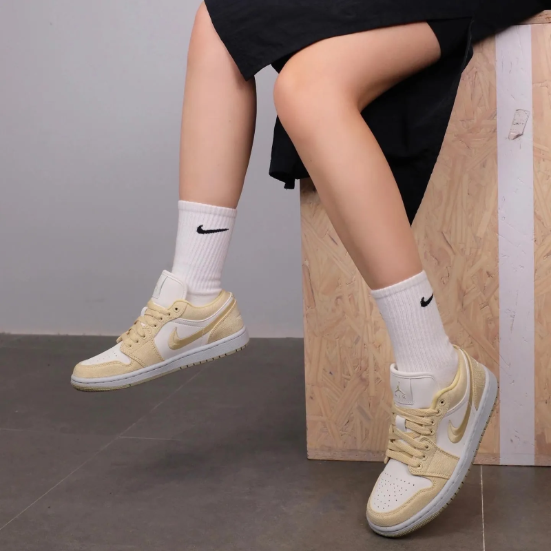 Nike รองเท้าผ้าใบผู้หญิง Air Jordan 1 Low SE | Team Gold/Sail ( FN3722-701 ) - Image 14