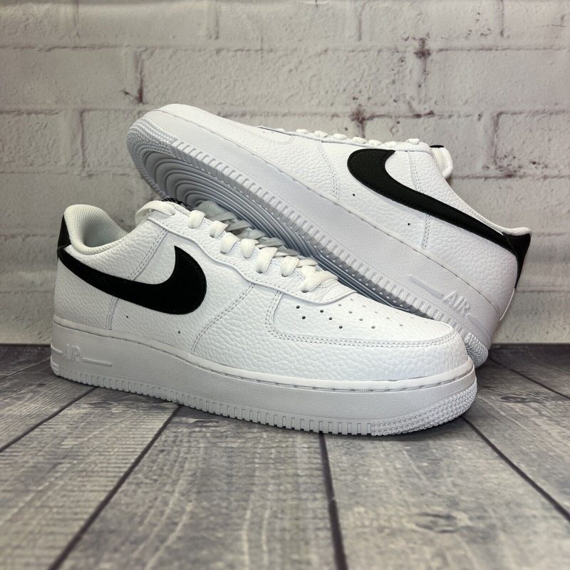 Nike รองเท้าผ้าใบผู้ชาย Air Force 1 '07 | White/Black ( CT2302-100 ) - Image 12