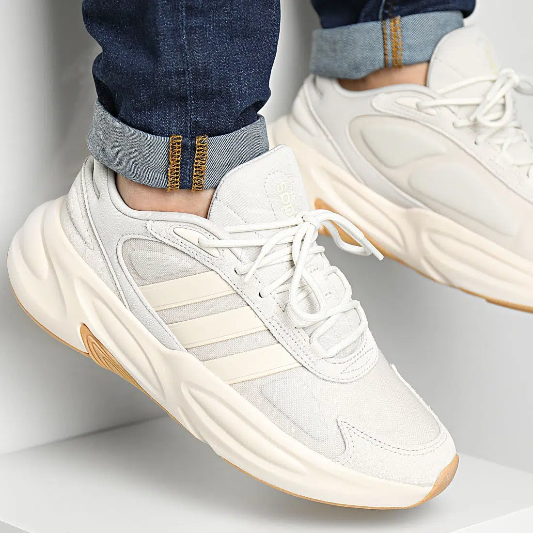 Adidas รองเท้าผ้าใบผู้ชาย Ozelle | Aluminium/Wonder White/Gum ( GX6762 ) - Image 10