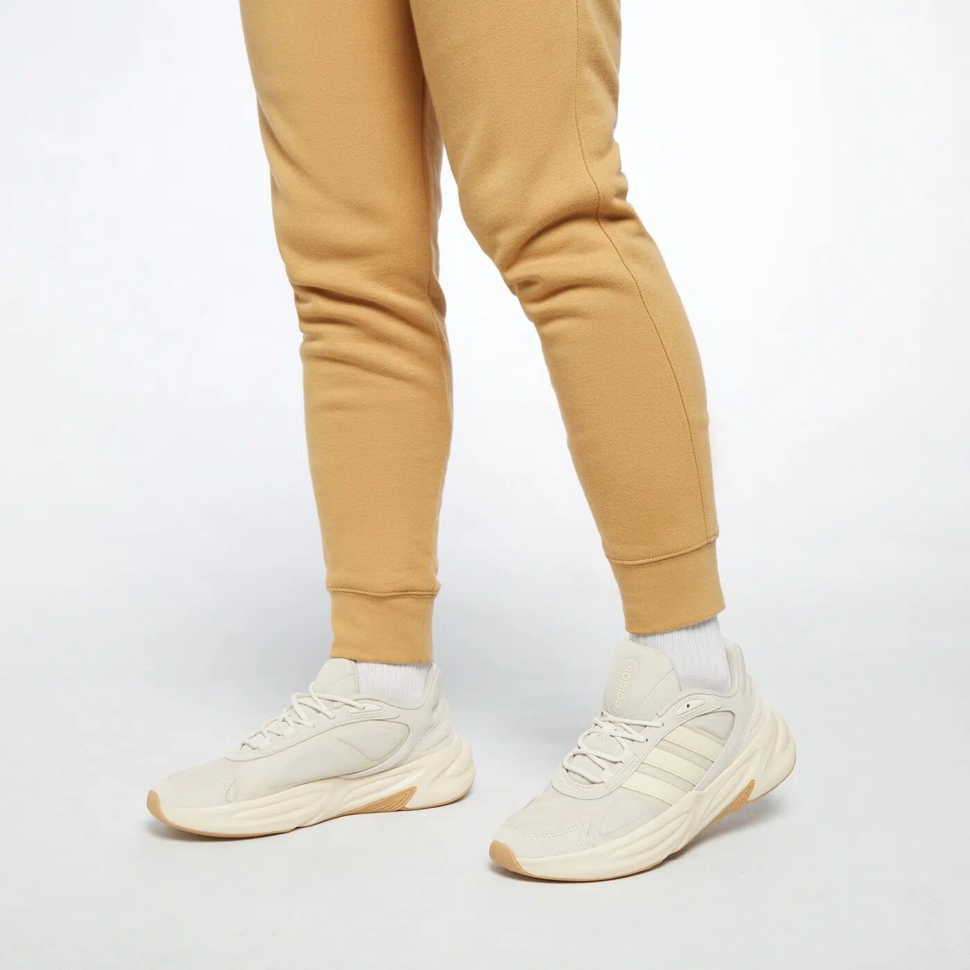 Adidas รองเท้าผ้าใบผู้ชาย Ozelle | Aluminium/Wonder White/Gum ( GX6762 ) - Image 9