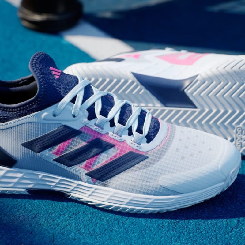 Adidas รองเท้าเทนนิสผู้ชาย Adizero Ubersonic 4.1 | Halo Blue / Dark Blue / Team Shock Pink 2 ( ID8565 ) - Image 10