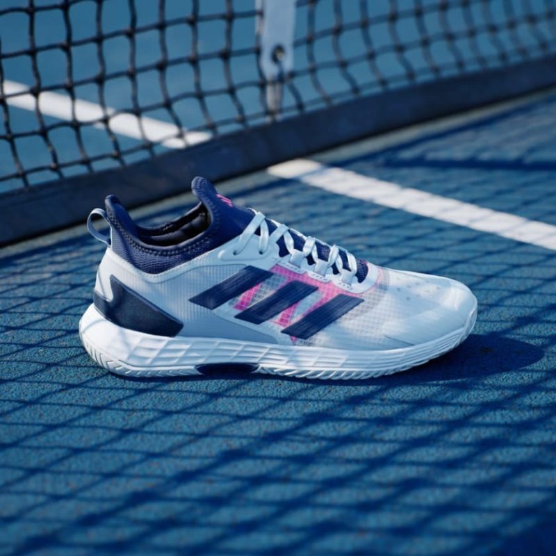 Adidas รองเท้าเทนนิสผู้ชาย Adizero Ubersonic 4.1 | Halo Blue / Dark Blue / Team Shock Pink 2 ( ID8565 ) - Image 2