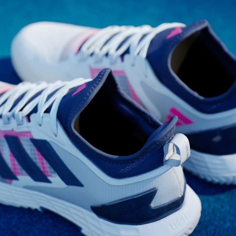 Adidas รองเท้าเทนนิสผู้ชาย Adizero Ubersonic 4.1 | Halo Blue / Dark Blue / Team Shock Pink 2 ( ID8565 ) - Image 8