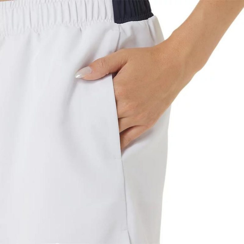 Asics กางเกงเทนนิสผู้หญิง Women’s Court Short | Brilliant White ( 2042A267-100 ) - Image 6