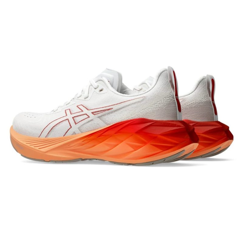 Asics รองเท้าวิ่งผู้ชาย Novablast 4 Wide (2E) | White/Moonrock ( 1011B694-103 ) - Image 3