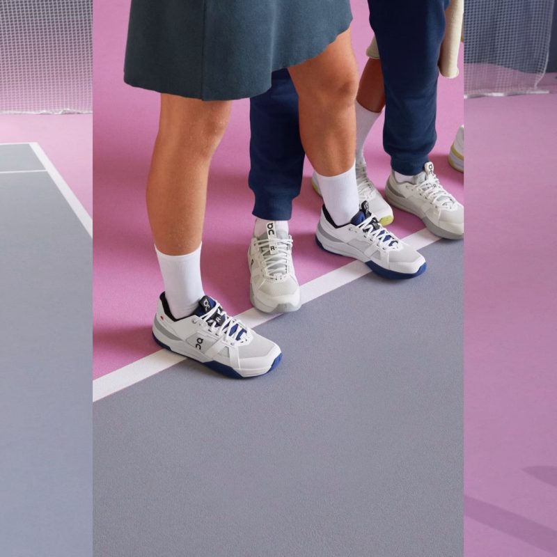 On รองเท้าเทนนิสเด็ก The Roger Clubhouse Pro Youth Tennis Shoes | White | Indigo ( 3YE10010629 ) - Image 8