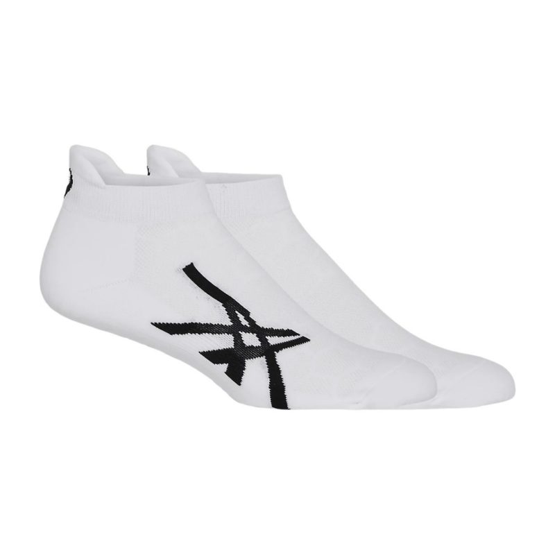 Asics ถุงเท้าเทนนิส Resolution Solutionspeed Ankle Socks | Brilliant White/Performance Black ( 3043A098-101 )