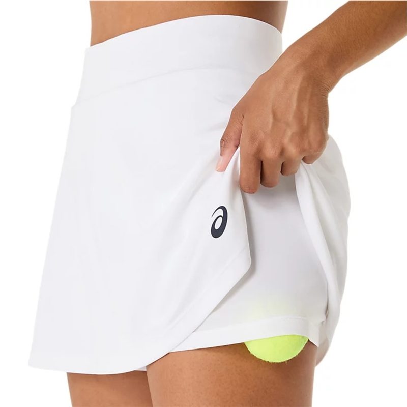 Asics กระโปรงเทนนิสผู้หญิง Women's Court Skirt | Brilliant White ( 2042A369-100 ) - Image 6