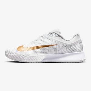Nike รองเท้าเทนนิสผู้ชาย Vapor Pro 3 Magnolia | White/Pure Platinum/Metallic Gold ( HV1485-100 )