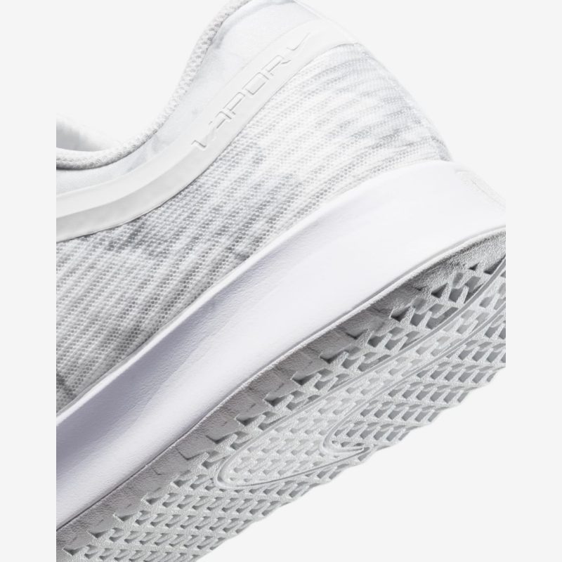 Nike รองเท้าเทนนิสผู้ชาย Vapor Pro 3 Magnolia | White/Pure Platinum/Metallic Gold ( HV1485-100 ) - Image 8