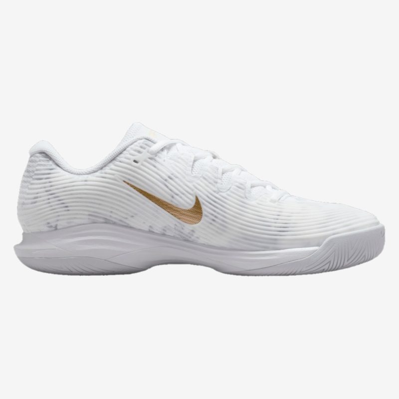 Nike รองเท้าเทนนิสผู้ชาย Vapor 12 Magnolia | White/Pure Platinum/Metallic Gold ( HV1486-100 ) - Image 3