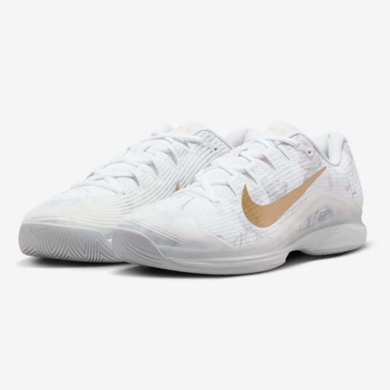 Nike รองเท้าเทนนิสผู้ชาย Vapor 12 Magnolia | White/Pure Platinum/Metallic Gold ( HV1486-100 ) - Image 4