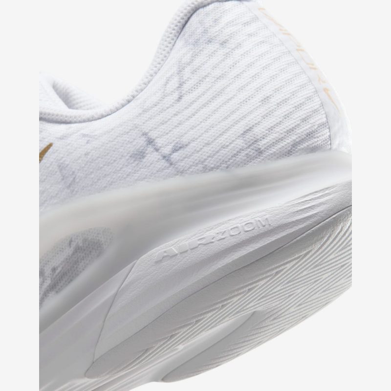 Nike รองเท้าเทนนิสผู้ชาย Vapor 12 Magnolia | White/Pure Platinum/Metallic Gold ( HV1486-100 ) - Image 8