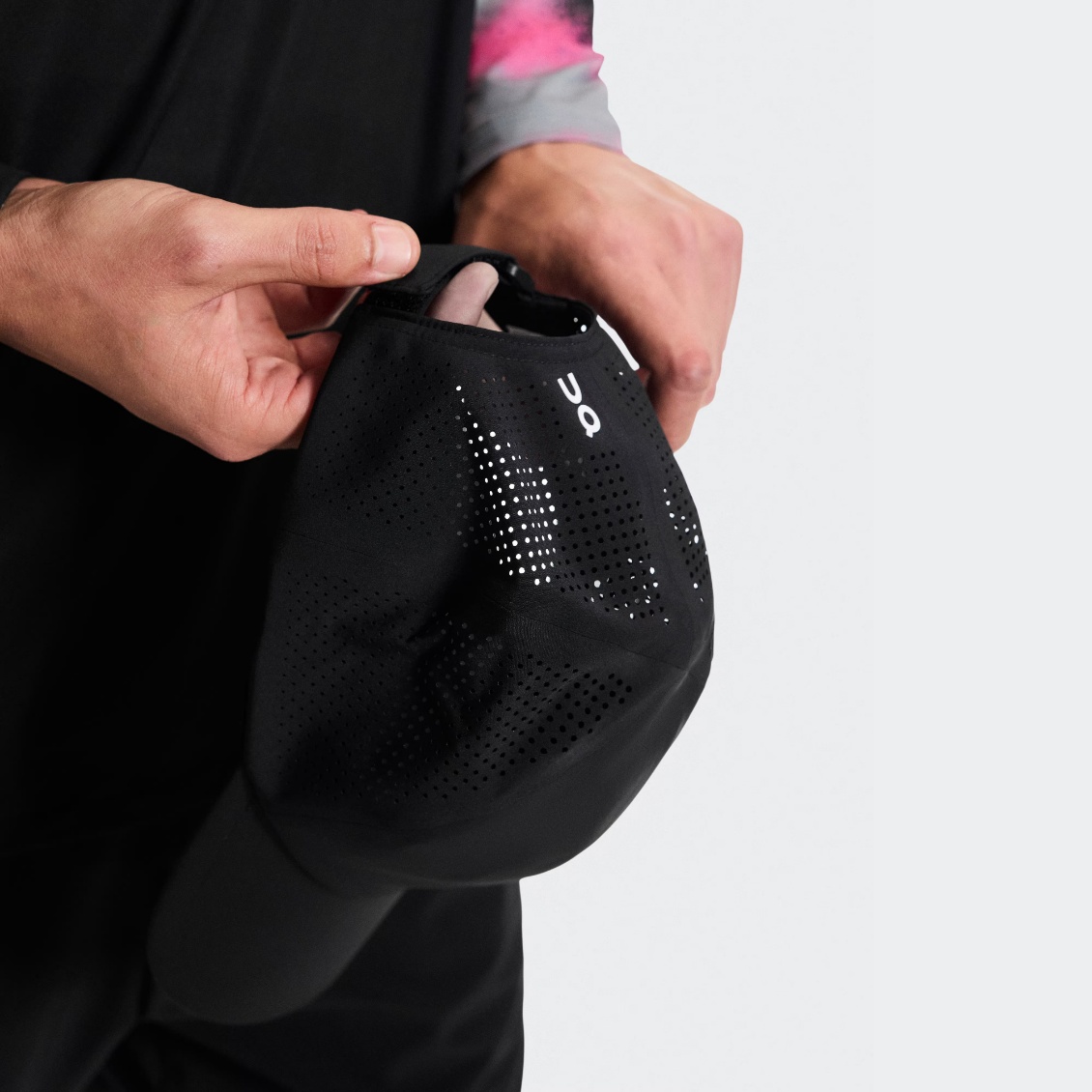 On หมวกเทนนิส Court Cap | Black / Black ( 2UF10171043 ) - Image 5