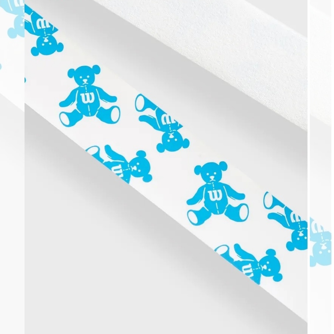 Wilson เทปพันด้าม/กริ๊ปพันด้ามไม้เทนนิส Bear Overgrip 3 Pack Overgrip Tape Racket Tennis | Blue/White ( WR8436501001 ) - Image 3
