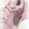 Nike รองเท้าเทนนิสผู้หญิง GP Challenge 1.5 PRM | Pearl Pink/Pink Foam/Chalk/Light Magenta ( IQ6076-601 ) - Image 9