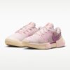 Nike รองเท้าเทนนิสผู้หญิง GP Challenge 1.5 PRM | Pearl Pink/Pink Foam/Chalk/Light Magenta ( IQ6076-601 ) - Image 4