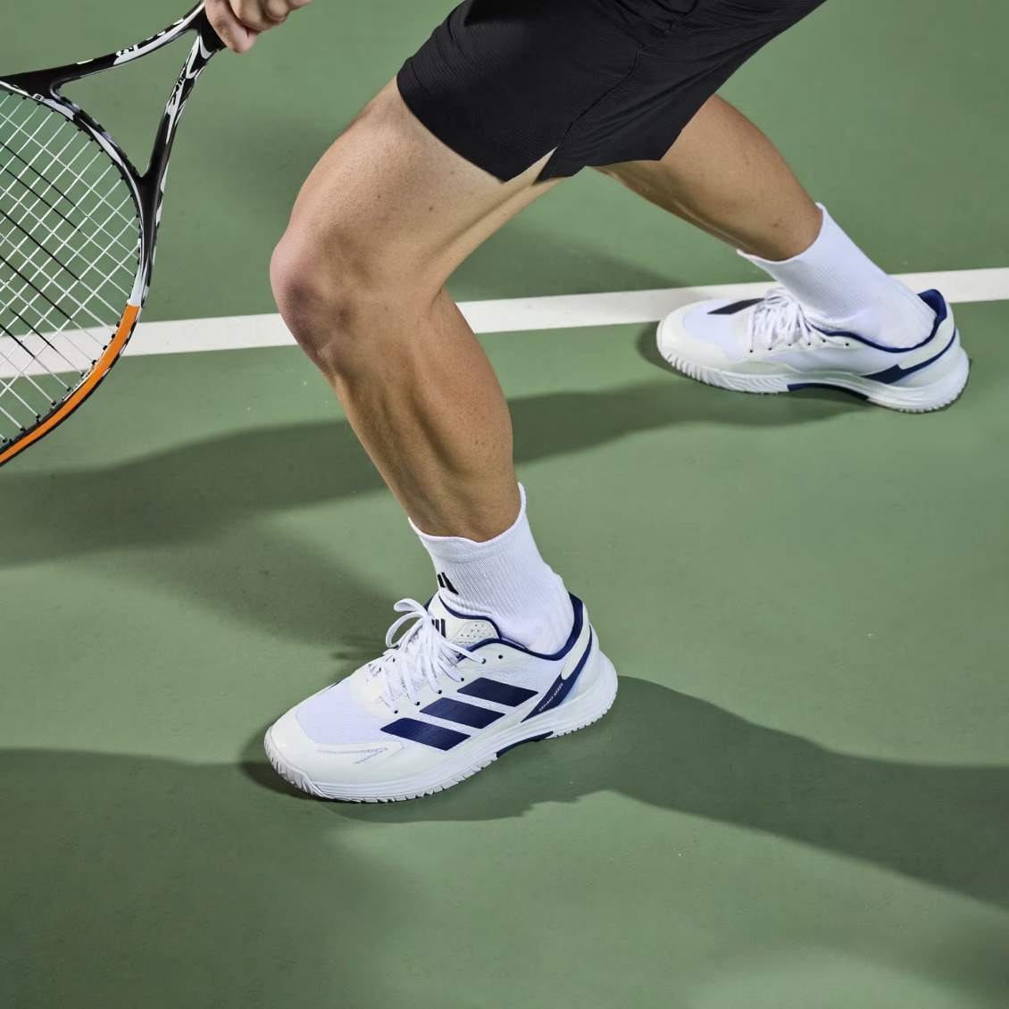 Adidas รองเท้าเทนนิสผู้ชาย Defiant Speed 2 | Cloud White / Dark Blue / Core Black ( JR1746 ) - Image 9