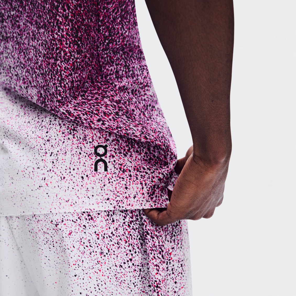 On เสื้อเทนนิสผู้ชาย Men's Court-T Fade | Nebula / White