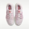Nike รองเท้าเทนนิสผู้หญิง GP Challenge 1.5 PRM | Pearl Pink/Pink Foam/Chalk/Light Magenta ( IQ6076-601 ) - Image 3