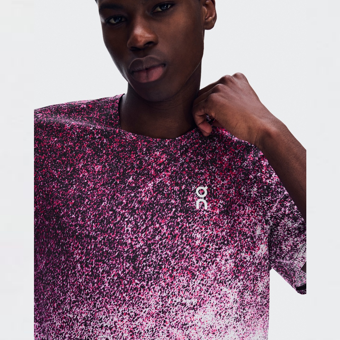 On เสื้อเทนนิสผู้ชาย Men's Court-T Fade | Nebula / White