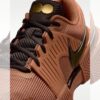 Nike รองเท้าเทนนิสผู้หญิง Zoom GP Challenge 1.5 HC Naomi Osaka  | Mineral Clay/Black/Metallic Gold/Sail ( IQ6077-200 ) - Image 4