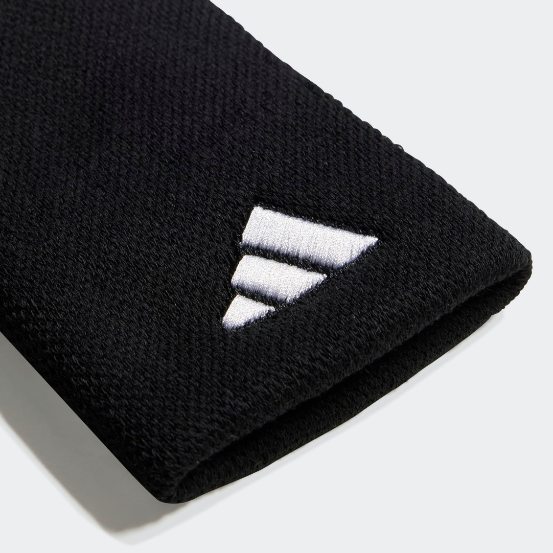 Adidas ปลอกรัดข้อมือเทนนิสแบบยาว Tennis Wristband Large | Black/Black/White ( IC3568 ) - Image 4