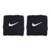 Nike ปลอกรัดข้อมือเทนนิสแบบสั้น Swoosh Classic Wristbands 2-Pack | Black/White ( N.101.2405.010 ) - Image 3