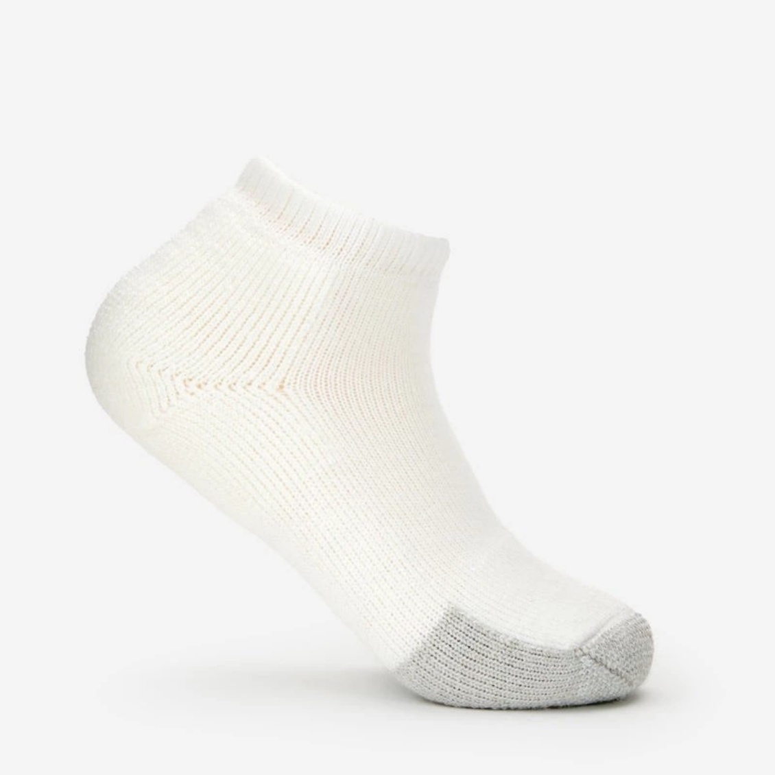 Thorlo ถุงเท้าเทนนิสแบบข้อตัด Tennis Maximum Cushion Low Cut | White ( TMM9004 )